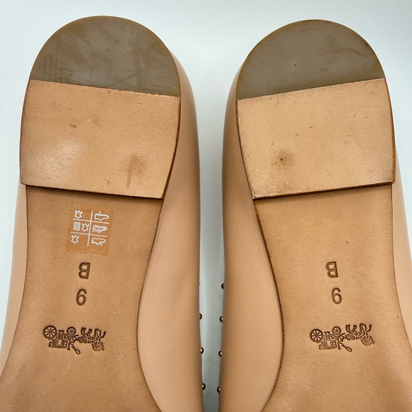 COACH Jill Pointed Beige Leather Scalloped Edges Gold Tone Studs Women’s Size 9 - Picture 8 of 10